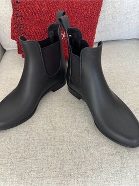 Sam Edelman Black Chelsea Rain Boots — Women’s US 7 / EU 37